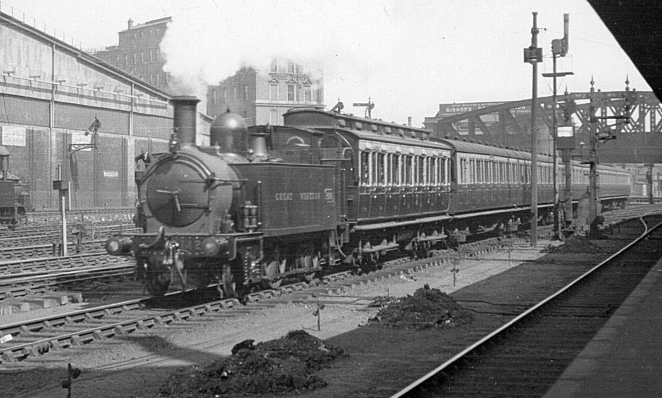 GWR large Metro tank 1420 at Paddington in 1927