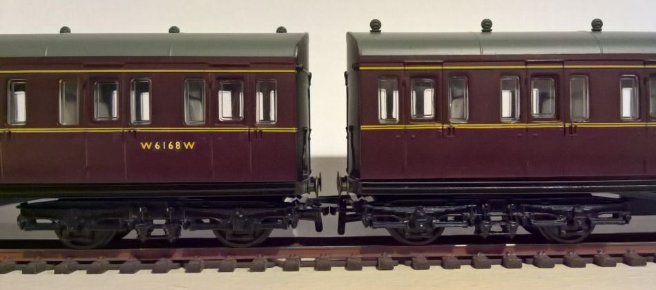 Bogies fitted under a model GWR E145 brake composite