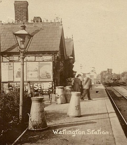 Milk churns at Watlington, 1919