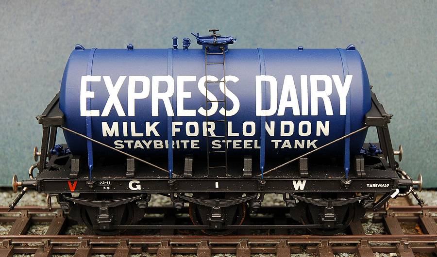 GWR Express Dairy 6-wheel milk tank