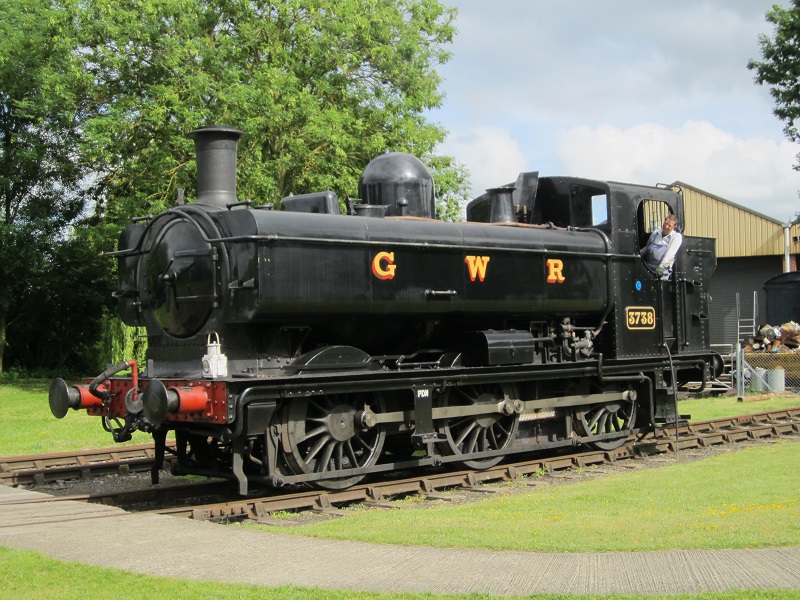 GWR 3738 in wartime black livery