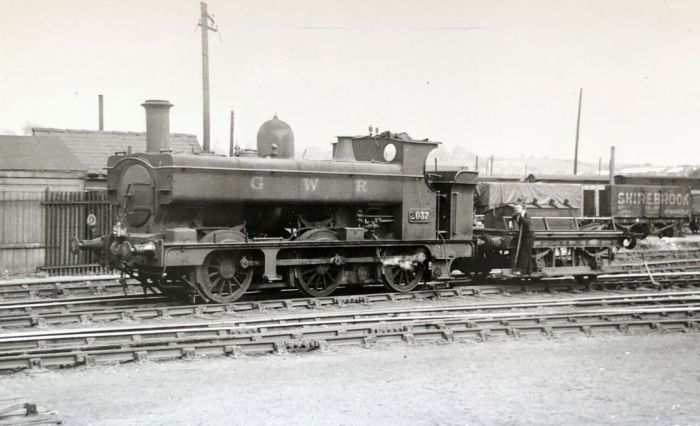 Pannier 2037 shunts at Worcester, 11 June 1947