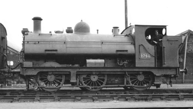 GWR 2743 saddle tank with enclosed cab