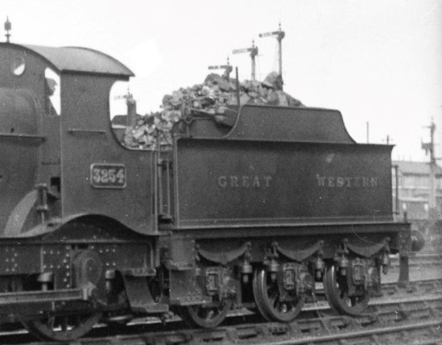 GWR 2400g tender behind Duke 3254 at Reading