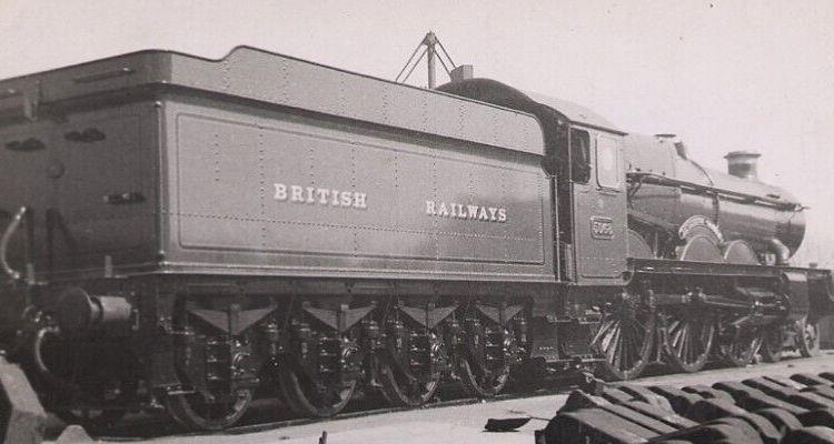 8-wheel 4000g tender behind GWR 5068 'Beverston Castle'