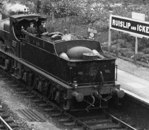 GWR tender with steam pipe